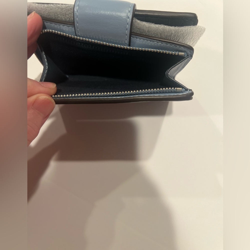 Coach Medium Light Blue/Chambray/Bluebell Leather Bi-Fold Corner Zip Wallet NWT - Picture 14 of 16